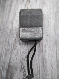 HONEYWELL V4046A 1009 DELAYED OIL VALVE 120AMPS