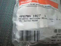 HONEYWELL RP670A1027 PNEUMATIC SWITCHING RELAY  NEW!