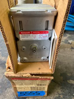 HONEYWELL MODUTROL IV MOTOR M9484F-1007 ACTUATOR