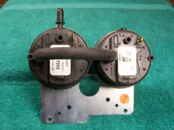 NEW LENNOX ARMSTRONG 101126-04 26W44 2-STAGE PRESSURE SWITCH HONEYWELL BA20207