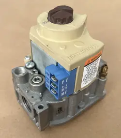 HONEYWELL VR8204H 2301 GAS VALVE LENNOX DUCANE ARMSTRONG OEM 41K3801 41K38