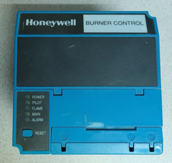 HONEYWELL RM7890-A-1015 ULTRAVIOLET FLAME AMPLIFIER W/ Q7800-A-1005 SUBBASE NEW!