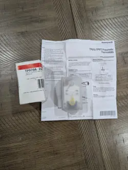 PNEUMATIC THERMOSTAT IN