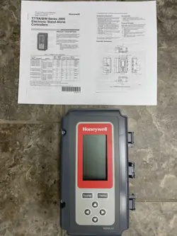 HONEYWELL T775M2022 ELECTRONIC REMOTE TEMPERATURE CONTROLLER NEMA 4X THERMOSTAT