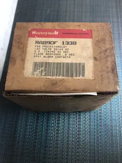 HONEYWELL RA890F1338 FLAME SAFEGUARD NEW!