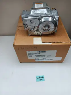 LENNOX 41K35 GAS VALVE VR8204H1048 HONEYWELL