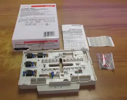 NIB. HONEYWELL MICROELECTRONIC COMMERCIAL HEAT PUMP CAT# Q7300D-2002 ... ZC-10