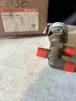 VP526A1050-HONE   HONEYWELL VLV PNEU 5/8SAE 3-WAY MIXING 2.5CV 8-11P