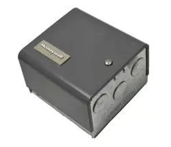 HONEYWELL L6081A1010 TRIPLE AQUASTAT CONTROLLER NOS