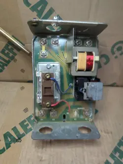 HONEYWELL L8148 A 1017 AQUASTAT