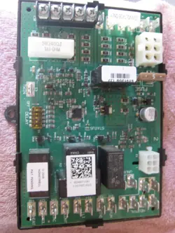 USED HONEYWELL FURNACE FAN TIMER CONTROL BOARD ST912001011 1801J09439