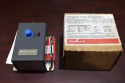 R8184G 1138 PROTECTORELAY