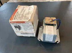 NOS NEW OEM HONEYWELL R8239A1052 24V FAN CONTROL CENTER TRANSFORMER FREE SHIP
