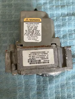 OEM HONEYWELL VR8205S2288 NATURAL GAS VALVE. 624646 USED