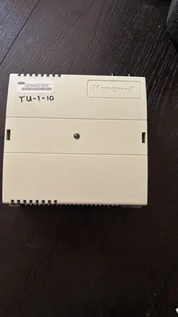 HONEYWELL W7751F2011 EXCEL 10 VAV CONTROLLER