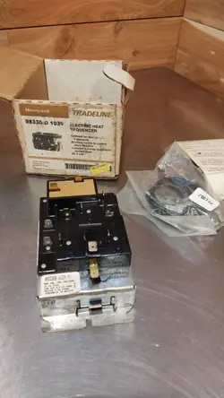 HONEYWELL R8330D1039 ELECTRIC HEAT SEQUENCER CONTROL CONTROLLER