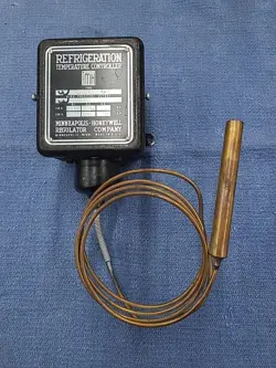 MINNEAPOLIS-HONEYWELL REFRIGERATION TEMPERATURE CONTROLLER L426B300XA3