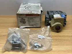 HONEYWELL VR8204A2076 DUAL VALVE INTERMITTENT PILOT COMBINATION GAS CONTROL NEW