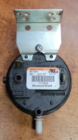 USED HONEYWELL IS20213-5216/1013529 VENT PRESSURE SWITCH 0.59
