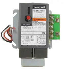 HONEYWELL R8184M1051 120V/240V PROTECTORELAY OIL BURNER CONTROL - SILVER
