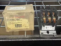 NEW HONEYWELL DP3030A 1002 DEFINITE PURPOSE CONTACTOR 3 POLE