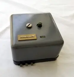 HONEYWELL RA890 F 1270 PROTECTORELAY BURNER FLAME CONTROL RA890F1270