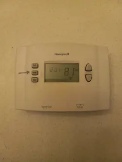 HONEYWELL RTH221B1021 1-WEEK PROGRAMABLE ELECTRONIC THERMOSTAT RTH221B