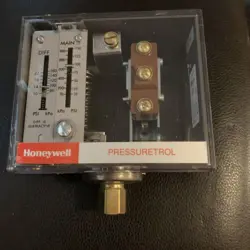 HONEYWELL  L404F 1102 PRESSURETROL NEW NO BOX