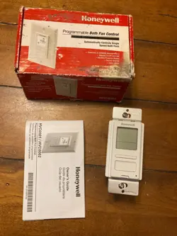 HONEYWELL HVC0001 DIGITAL BATH FAN CONTROLLER IN WHITEN UNUSED!