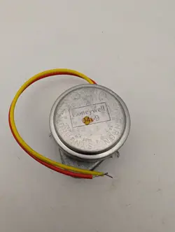 HONEYWELL 802360JA/U 24V ZONE VALVE MOTOR (NEW OLD STOCK, NO BOX)