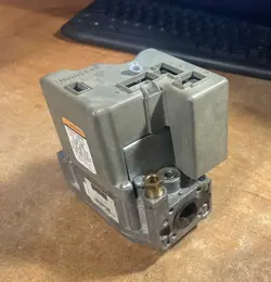 NEW HONEYWELL  SV9541M2094 GAS VALVE