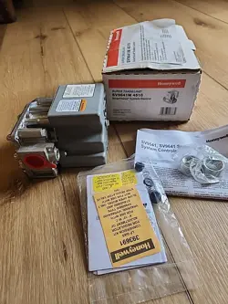 NOS-HONEYWELL SV9641M4510 SMARTVALVE GAS VALVE