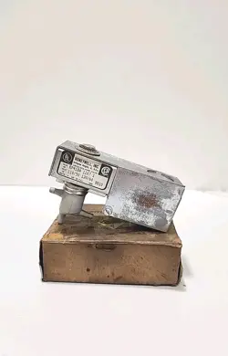 NEW!! *NEW OLD STOCK* HONEYWELL PNEUMATIC SWITCH RP418A 1107 1 120/60V CODE 8810
