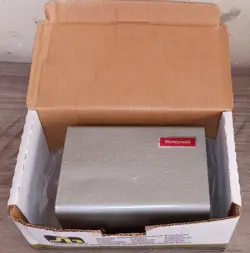 SID HARVEY'S HONEYWELL COMBINATION CONTROL L8148A
