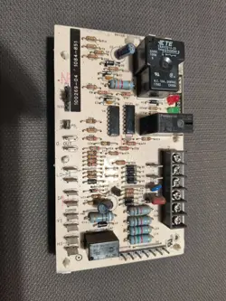 LENNOX HONEYWELL CONTROL BOARD ALLIED 100269-04 1084-851  / 1084-83-8514A