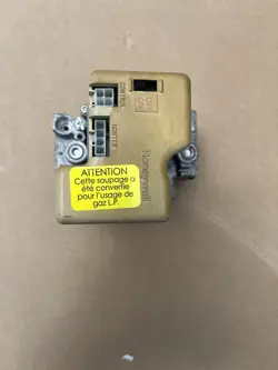 GOODMAN FURNACE HONEYWELL SMART GAS VALVE SV9501M2742  PROPANE LP B1282619
