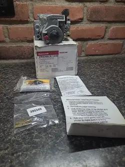 HONEYWELL VR8200H1236 DUAL VALVE STANDING PILOT GAS VALVE CONTROL