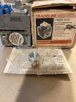 NOS HONEYWELL V800A 1476 24 VOLT COMBINATION GAS CONTROL 1/2” X 3/4” (102)