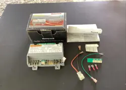 OEM HONEYWELL S8910U1000 HOT SURFACE IGNITION MODULE S8910U FREE SHIP