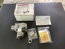 OEM HONEYWELL VR8300A4508 DUAL VALVE STANDING PILOT COMBINATION GAS CONTROL