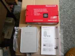 NEW IN BOX  HONEYWELL HOME EQUIPMENT INTERFACE MODULE # THM5421R02 THM5421R1021