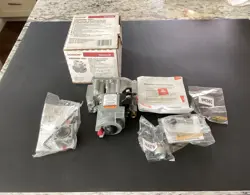 NEW OEM HONEYWELL VR8200H1251 DUAL STANDING PILOT GAS VALVE FREE SHIP