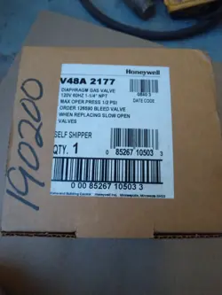 BRAND NEW HONEYWELL V48A2177  V48A 2177 DIAPHRAGM GAS VALVE 1-1/4