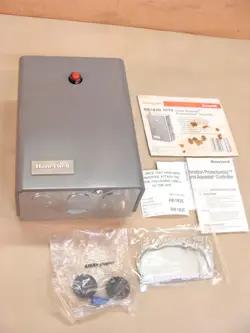 NEW HONEYWELL R8182D