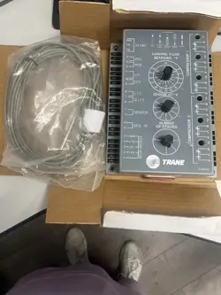 TWO TRANE HONEYWELL W7900A 1006 TRANE RECIPROCATING CHILLER CONTROL MODULE