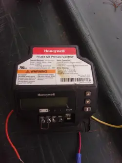 USED HONEYWELL/RESIDEO R7284U1004 OIL BURNER RELAY