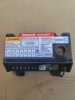 USED HONEYWELL S8610U3009 INTERMITTENT PILOT CONTROL S8610U  FREE SHIPPING