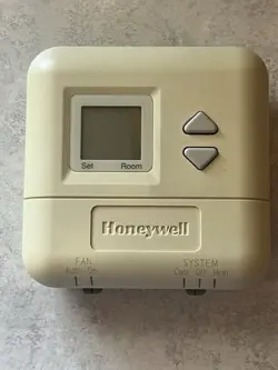 HONEYWELL T8400C1024 ELECTRONIC NON-PROGRAMABLE THERMOSTAT T8400C