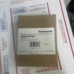 NEW - HONEYWELL CARRIER HH57AC081 SYLKBUS TEMPERATURE HUMIDITY SENSOR C7400S1018