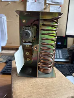 HONEYWELL T631A1006 SPDT 35-100F FARMOSTAT